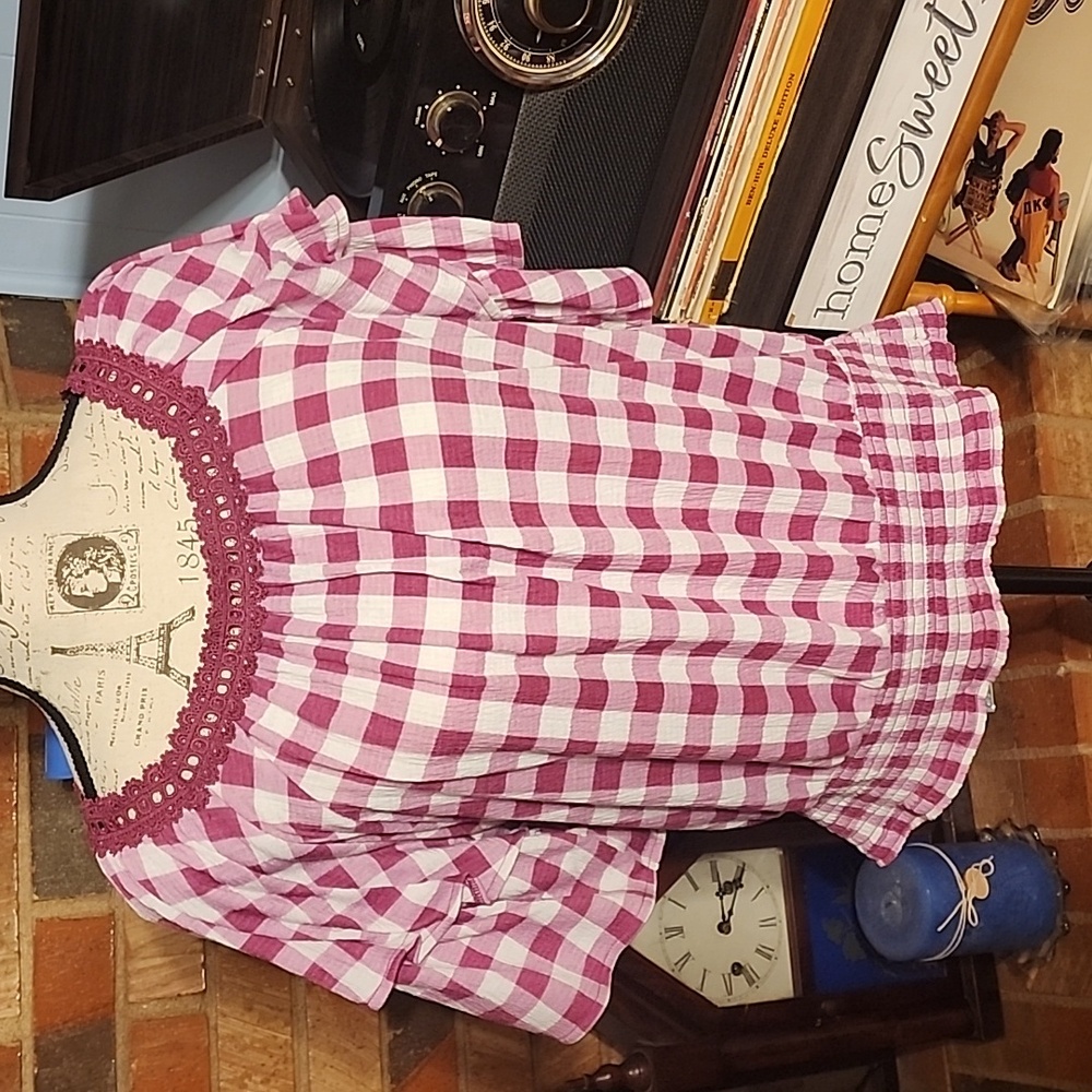 ✨5/$8✨ CATO Gingham Top B2